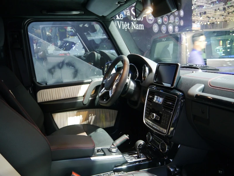 Ngắm xế xịn và chân dài tại Việt Nam Motor Show 2015 ảnh 6 Ngắm xế xịn và chân dài tại Việt Nam Motor Show 2015 ảnh 6