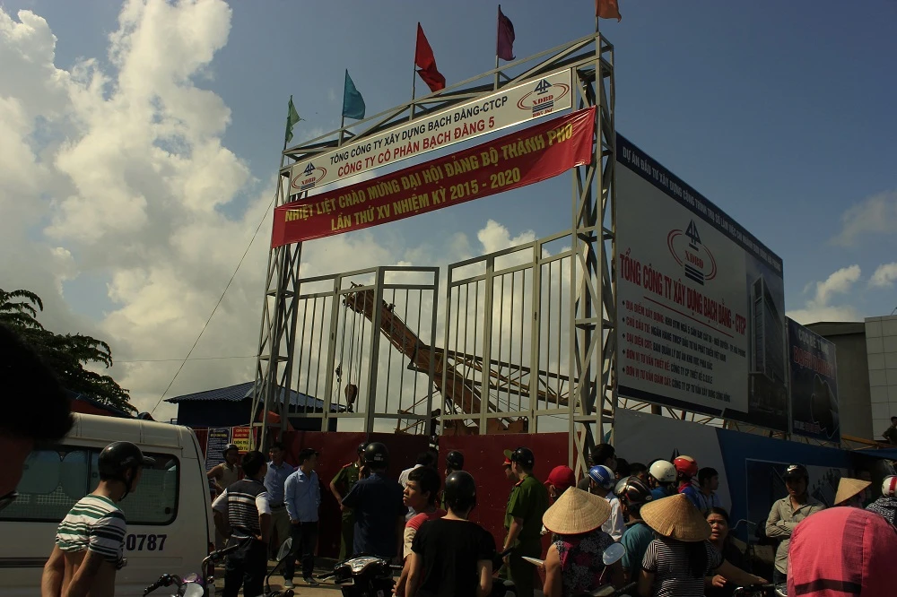 Sập giàn cần cẩu, đè chết người đàn ông đang chạy xe máy ảnh 3