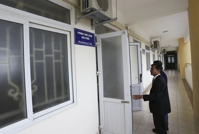 can canh noi dao tao y duoc cua dh kinh doanh va cong nghe hinh anh 2