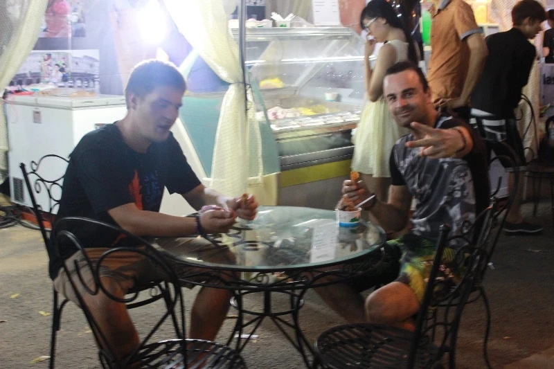 Hàng ngàn người chen chân tại Liên hoan ẩm thực món ngon các nước ảnh 2