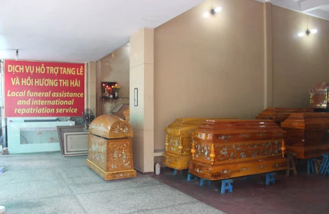 nghề trang điểm tử thi, nhà vĩnh biệt,