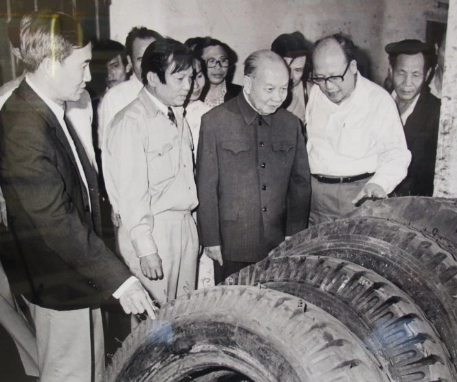 Để chuẩn bị cho Đại hội VI, ông Trường Chinh đã đi thực tế tại nhiều đia phương phía Nam để nắm bắt tình hình và lắng nghe các đề xuất - Ảnh tư liệu