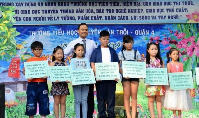 Học sinh tiểu học nuôi heo đất giúp bạn đón tết ảnh 3