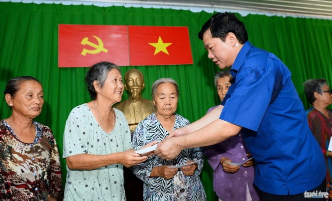 Thăm đảo Thạnh An, Bí thư Thăng chỉ đạo sớm xây trường cấp 3 