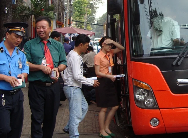 Dẹp xe dù, bến cóc nhưng không làm khó người dân, doanh nghiệp ảnh 1