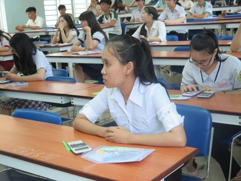 Gần 900.000 thí sinh bước vào môn thi đầu tiên ảnh 14