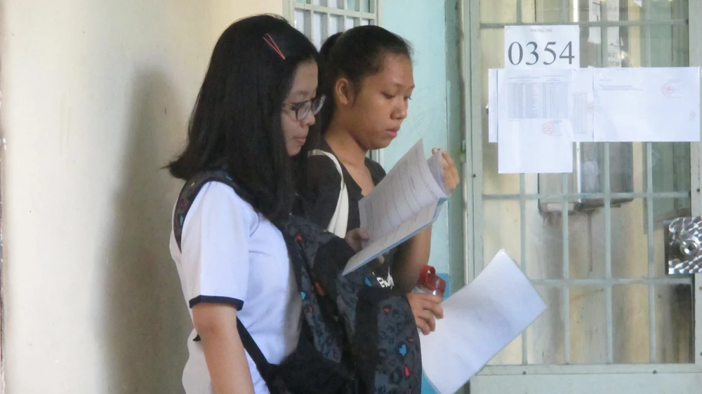 Gần 900.000 thí sinh bước vào môn thi đầu tiên ảnh 4