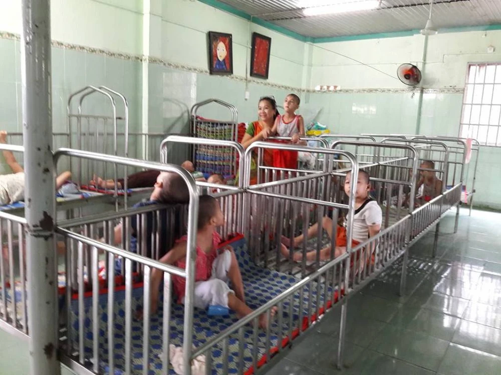 “Vợ chồng” Thanh Bạch - Thúy Nga làm từ thiện sau đám cưới lần thứ 8 ảnh 6