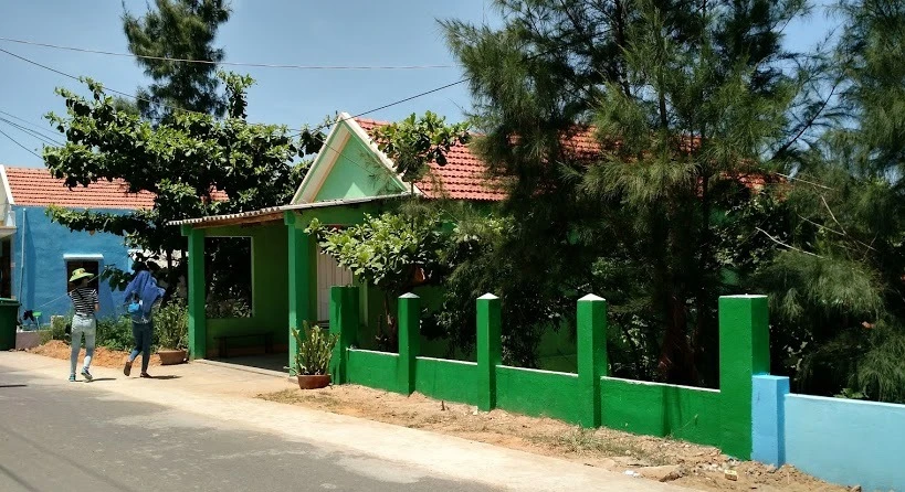 Du khách nườm nượp đổ về 'làng bích họa' kỳ lạ ven biển Tam Kỳ ảnh 24