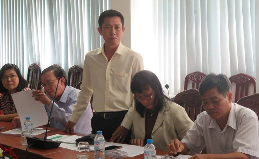 Hiệu trưởng bật khóc khi nói về việc giáo viên bị cấm dạy thêm ảnh 1