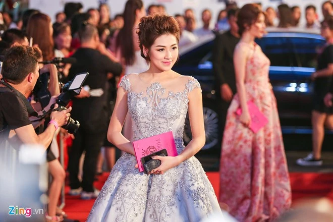 Dan sao Viet long lay tren tham do Hoa hau Viet Nam hinh anh 4