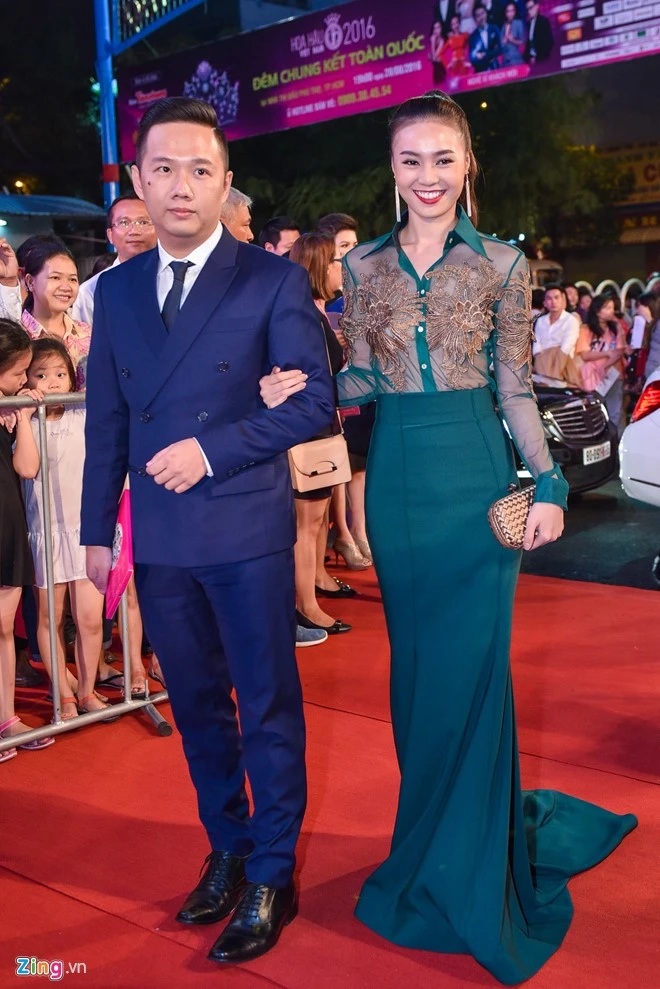 Dan sao Viet long lay tren tham do Hoa hau Viet Nam hinh anh 10