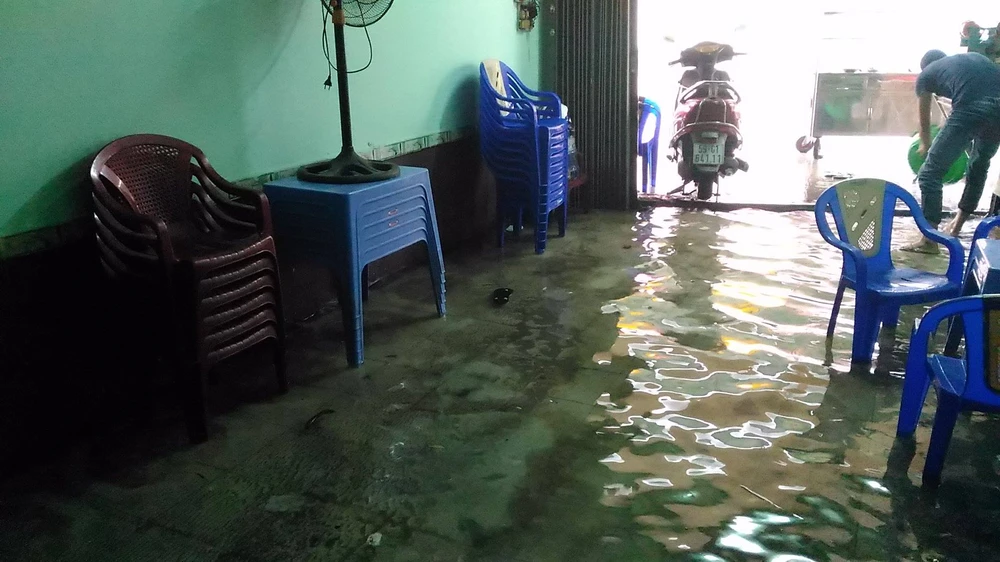 TP.HCM lại mưa, nước đang ngập nhiều tuyến đường ảnh 7
