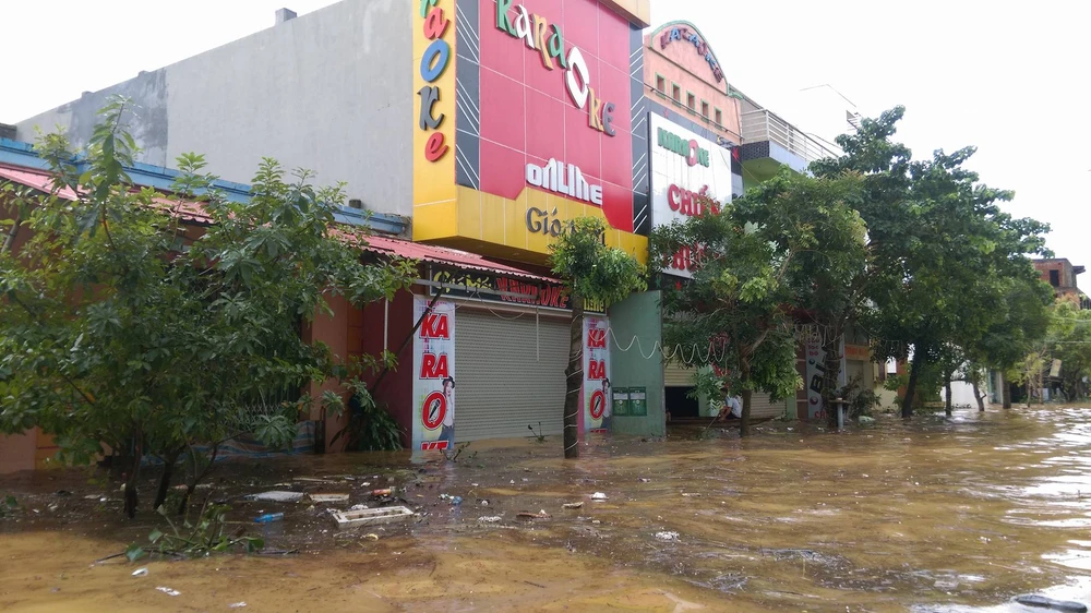 Đường về nhà Đại tướng Võ Nguyên Giáp bị ngập sâu ảnh 1