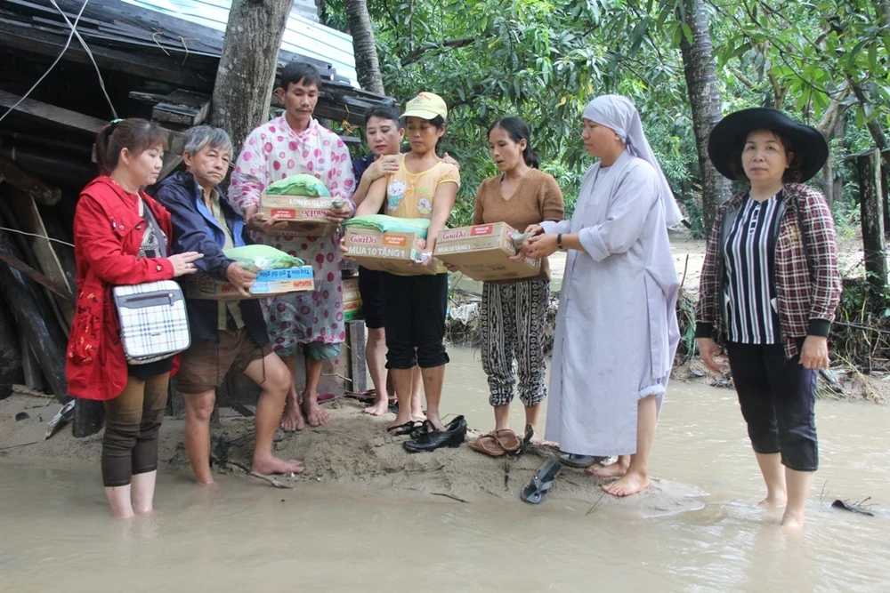 Hai cây cầu có nguy cơ sập do mưa lũ ảnh 4