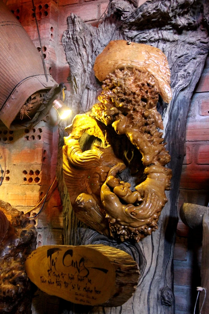 Tác phẩm Tử cung 