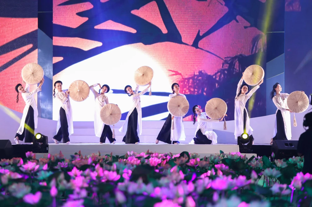 Mãn nhãn với Lễ hội Áo dài TP.HCM đậm hồn Việt ảnh 4