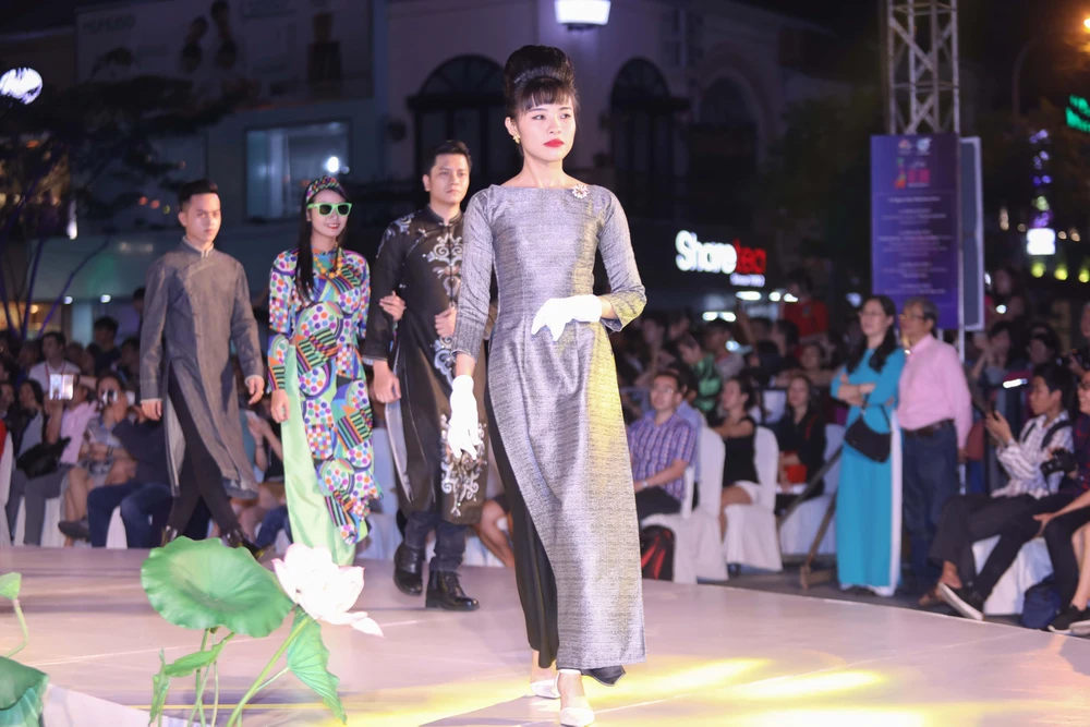 Mãn nhãn với Lễ hội Áo dài TP.HCM đậm hồn Việt ảnh 8