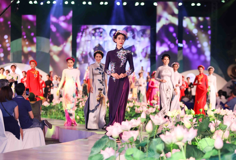 Mãn nhãn với Lễ hội Áo dài TP.HCM đậm hồn Việt ảnh 3