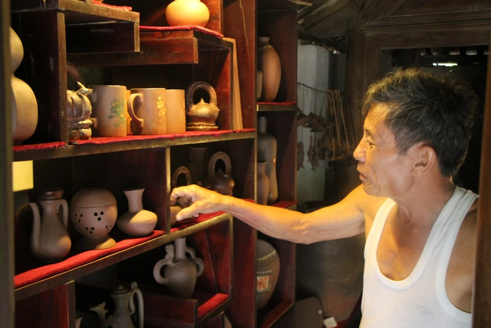 Trước nhu cầu của thị trường, ông Diễn bắt đầu tạo ra nhiều sản phẩm dùng để trang trí để du khách có thể sử dụng làm quà tặng. Ảnh: NGUYỄN DO