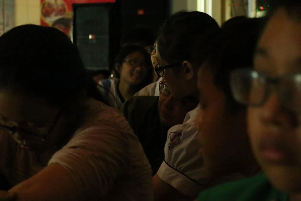 Phút lắng lòng của các em bên những bài học tình người đầy yêu thương. Ảnh: Trung tâm thanh thiếu niên miền Nam 