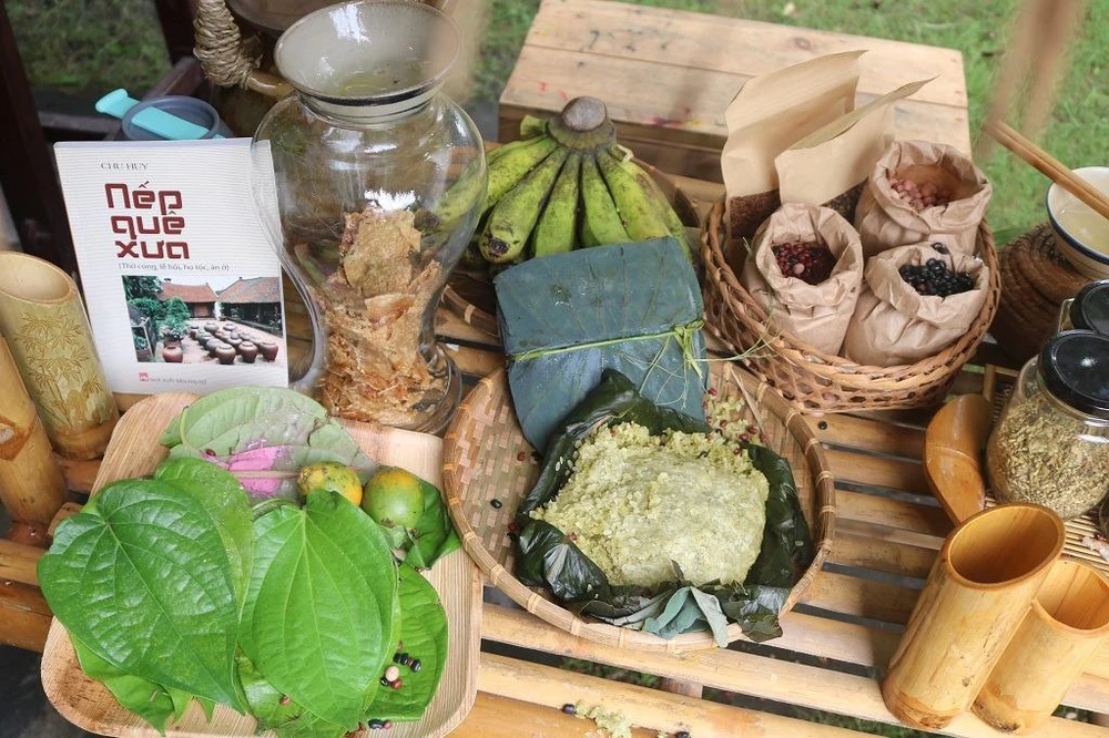 Rộn ràng 'hội làng' giữa phố Sài Gòn ảnh 6