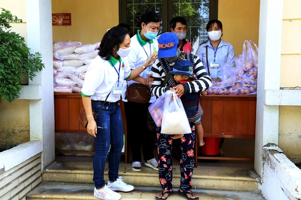 Hơn 8.000 suất gạo phát cho người khó khăn ở Khánh Hòa ảnh 3