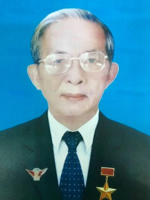 Đồng chí Trần Quốc Hương.