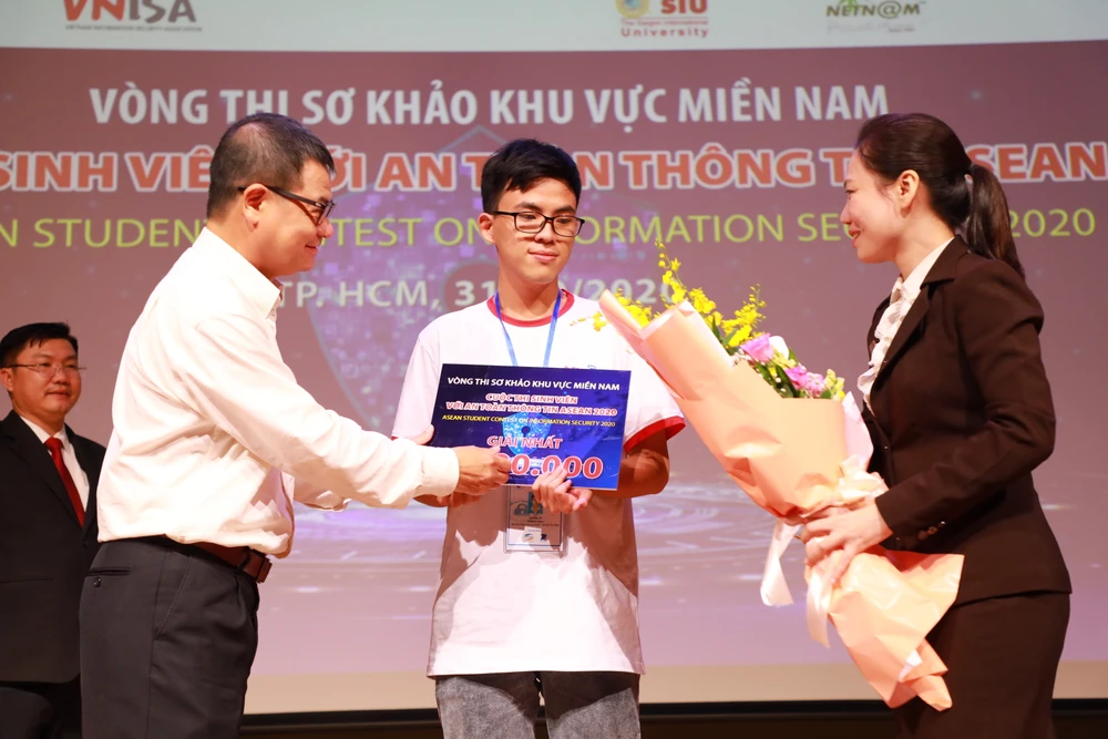 Sinh viên 'ngồi thiền' 8 tiếng thi An toàn thông tin ảnh 5