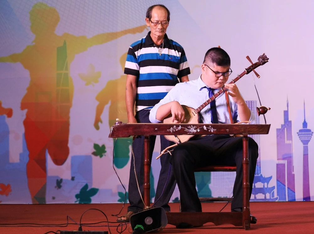 Xúc động xem người khuyết tật Khánh Hòa múa hát ảnh 3