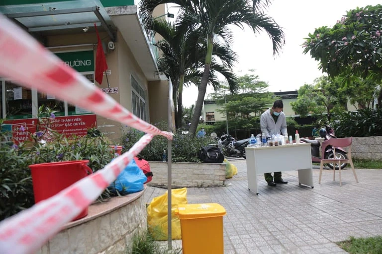 Thủ Đức: Phong tỏa 510 căn hộ vì có ca nghi nhiễm COVID-19 ảnh 6