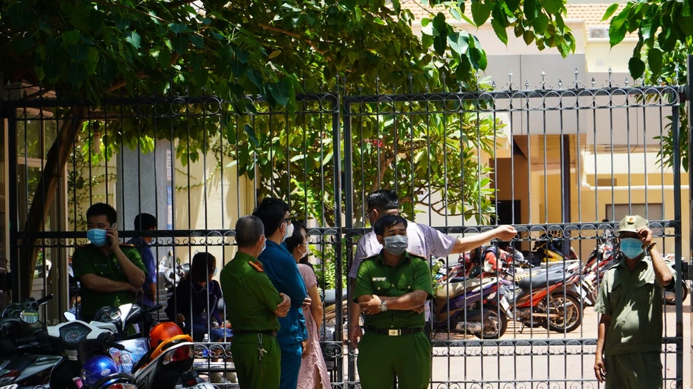 Thủ Đức: Phong tỏa 510 căn hộ vì có ca nghi nhiễm COVID-19 ảnh 8