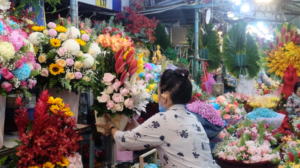 Thị trường quà tặng 20-11: Tặng phẩm độc, lạ lên ngôi ảnh 2