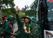 Hàng chục ngàn thanh niên cả nước hồ hởi lên đường nhập ngũ