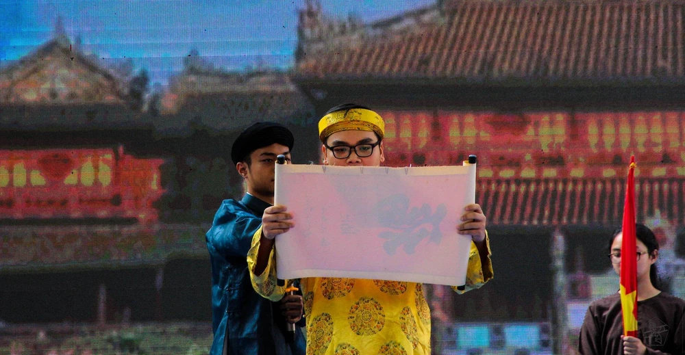 Học sinh trường THPT chuyên Trần Đại Nghĩa trong chương trình ngoại khóa tái hiện nhân vật lịch sử, năm 2019. Ảnh: MOE