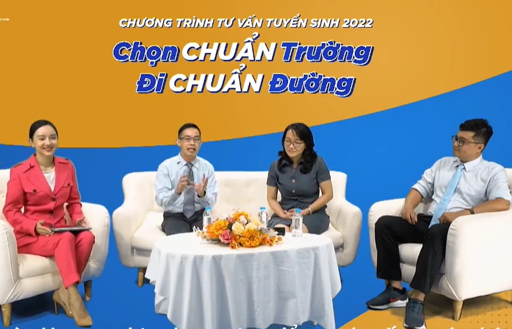 Các chuyên gia đưa ra các lời khuyên cho học sinh trước ngưỡng cửa cho ngành, nghề. Ảnh: HM Các chuyên gia đưa ra các lời khuyên cho học sinh trước ngưỡng cửa cho ngành, nghề. Ảnh: HM