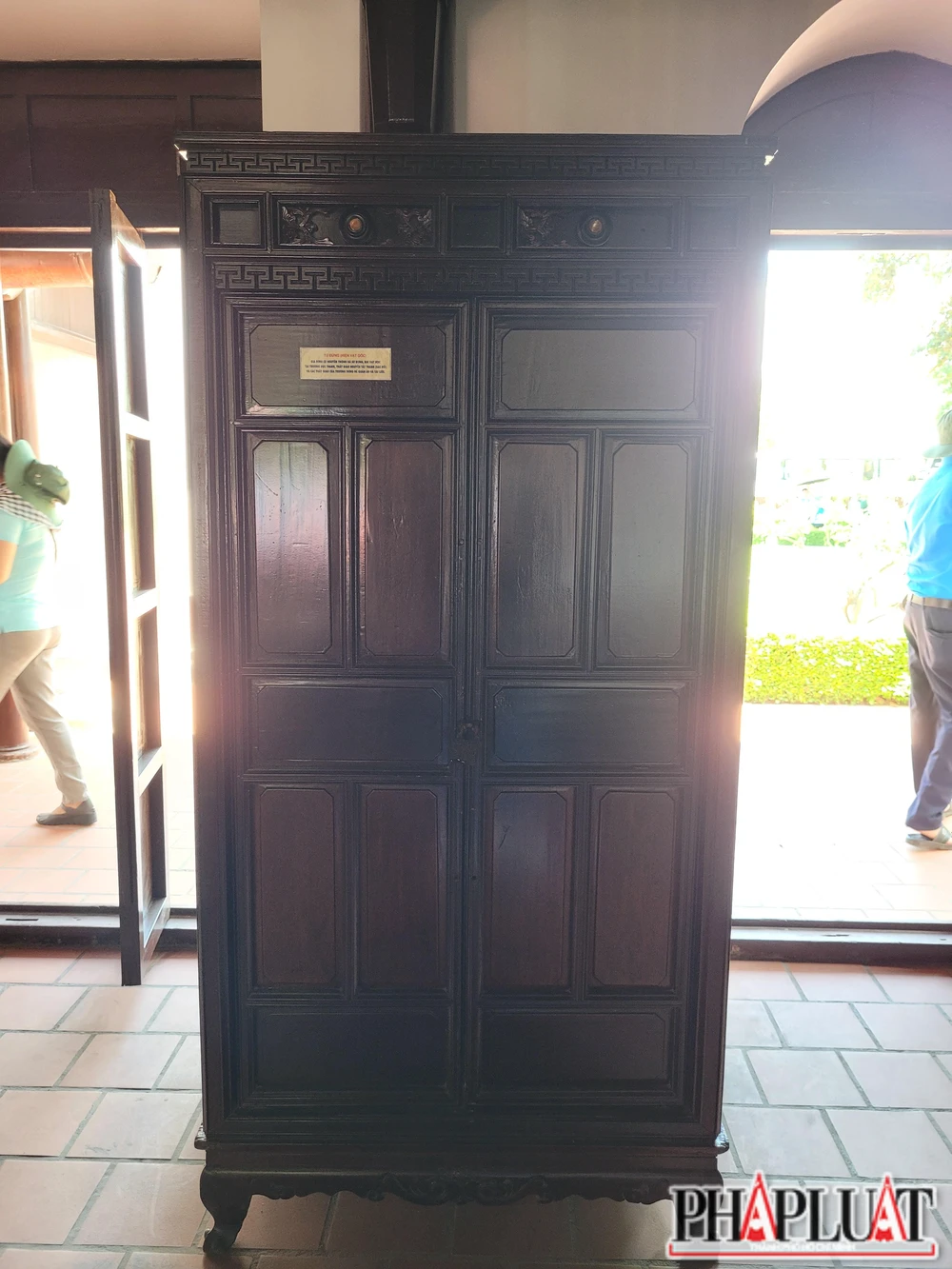 Tủ đứng đựng quần áo và tài liệu