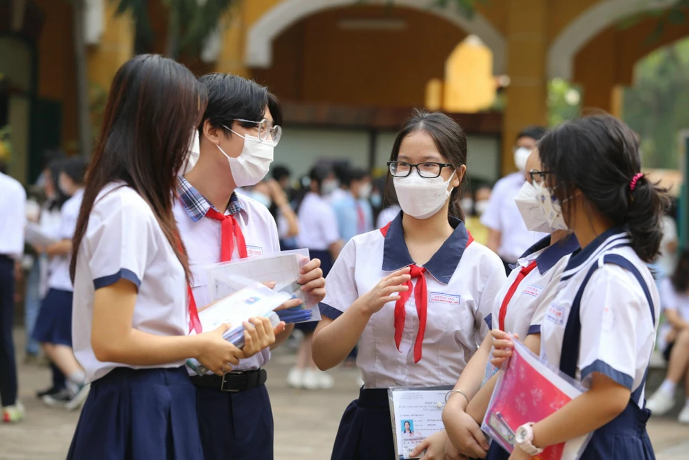 Các thí sinh vui vẻ trước giờ thi. Ảnh: Hoàng Giang Các thí sinh vui vẻ trước giờ thi. Ảnh: Hoàng Giang