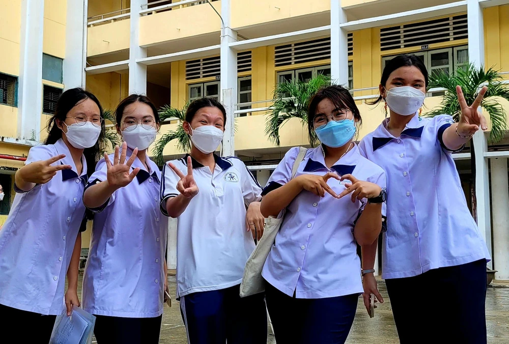 Các thí sinh tham dự kỳ thi tốt nghiệp THPT 2022 tại TP.HCM. Ảnh: TN