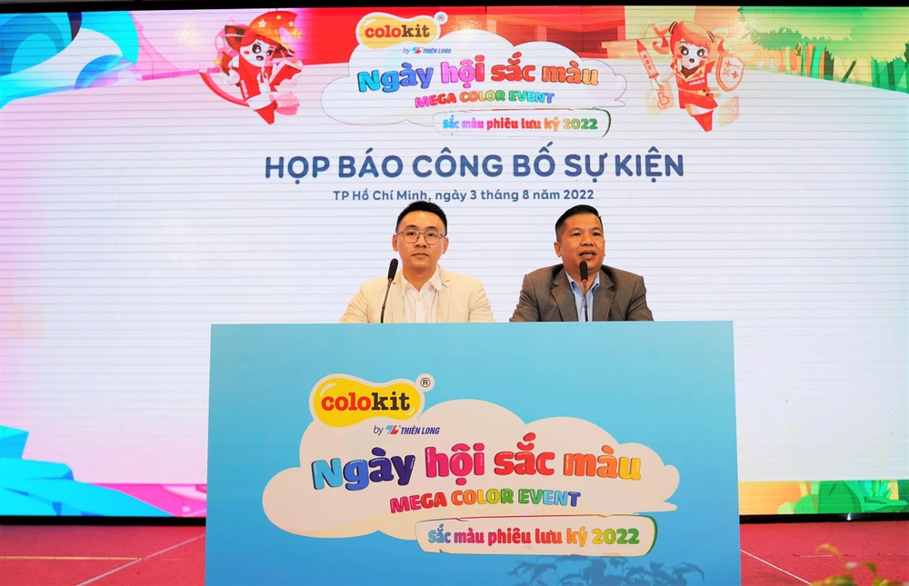 Đại diện Ban tổ chức trao đổi với báo chí tại buổi họp báo.