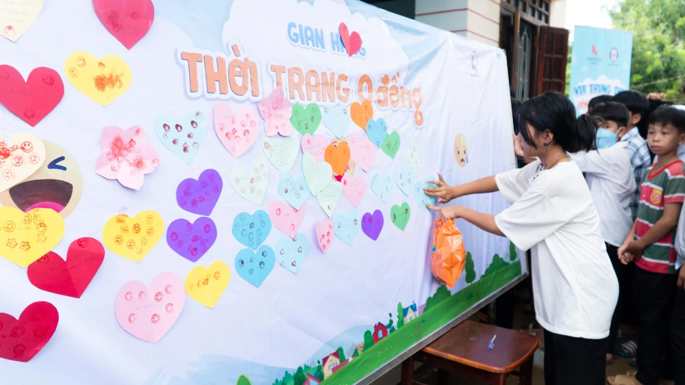 Nhũng lời chia sẻ là cảm xúc của các học sinh tại chương trình Nhũng lời chia sẻ là cảm xúc của các học sinh tại chương trình