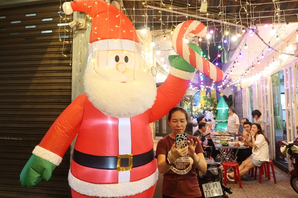 Với gia đình chị Tuyết, Giáng sinh năm nay "khác lắm"