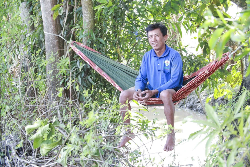 Anh Trần Quốc Phong vẫn đam mê với nghề dù "ăn bờ ngủ bụi". Ảnh: HUỲNH DU