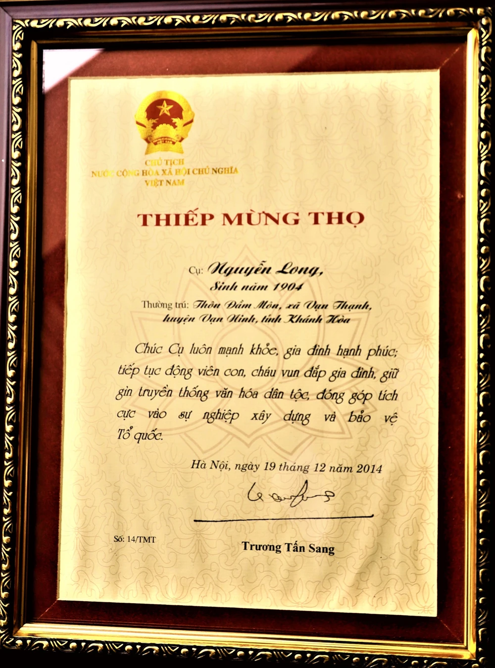 Bằng chúc thọ của Chủ tịch nước Trương Tấn Sang năm 2014, mừng thọ cụ Long trong 110 tuổi.