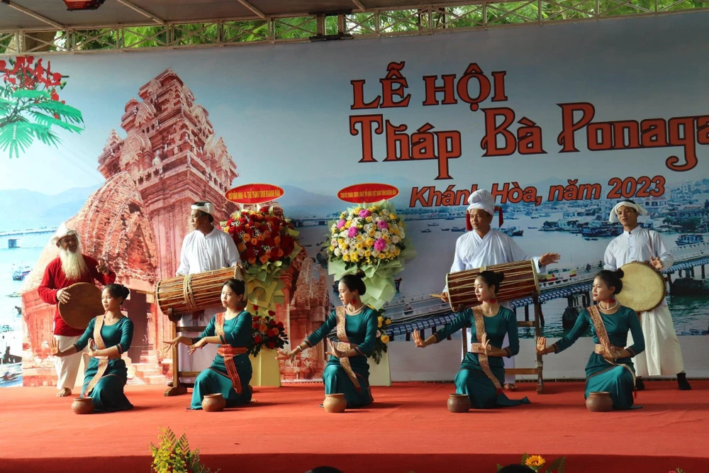 Lễ hội Tháp Bà Po Nagar năm 2023 - Ảnh: Đàng Xuân Kỷ