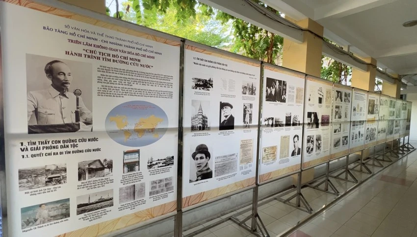 Một góc khu vực trưng bày không gian văn hóa Hồ Chí Minh tại trường THPT Phú Nhuận. Ảnh: NY Một góc khu vực trưng bày không gian văn hóa Hồ Chí Minh tại trường THPT Phú Nhuận. Ảnh: NY