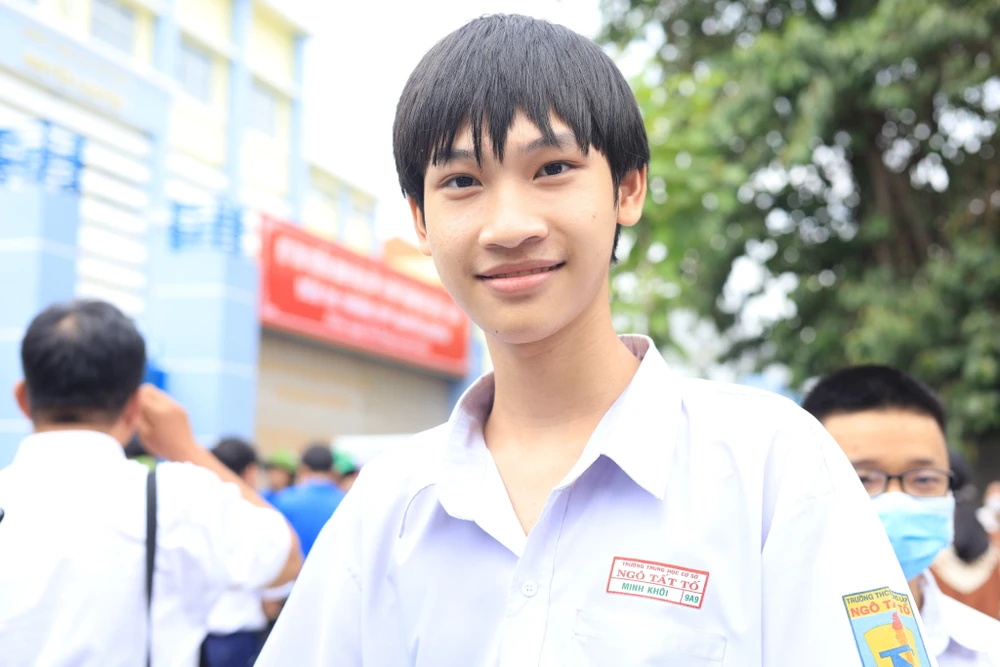 Thí sinh Minh Khôi tự tin mình được 7 điểm môn Văn. Ảnh: Trần Minh Thí sinh Minh Khôi tự tin mình được 7 điểm môn Văn. Ảnh: Trần Minh