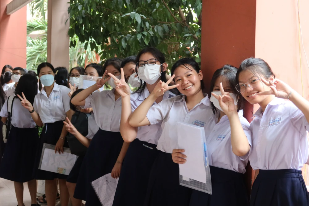 Tính đến 17 giờ ngày 1-8, toàn TP.HCM còn 3.891 học sinh đã đậu vào trường công nhưng chưa nộp hồ sơ, đồng nghĩa các trường THPT công lập còn trống gần 4.000 chỗ học.