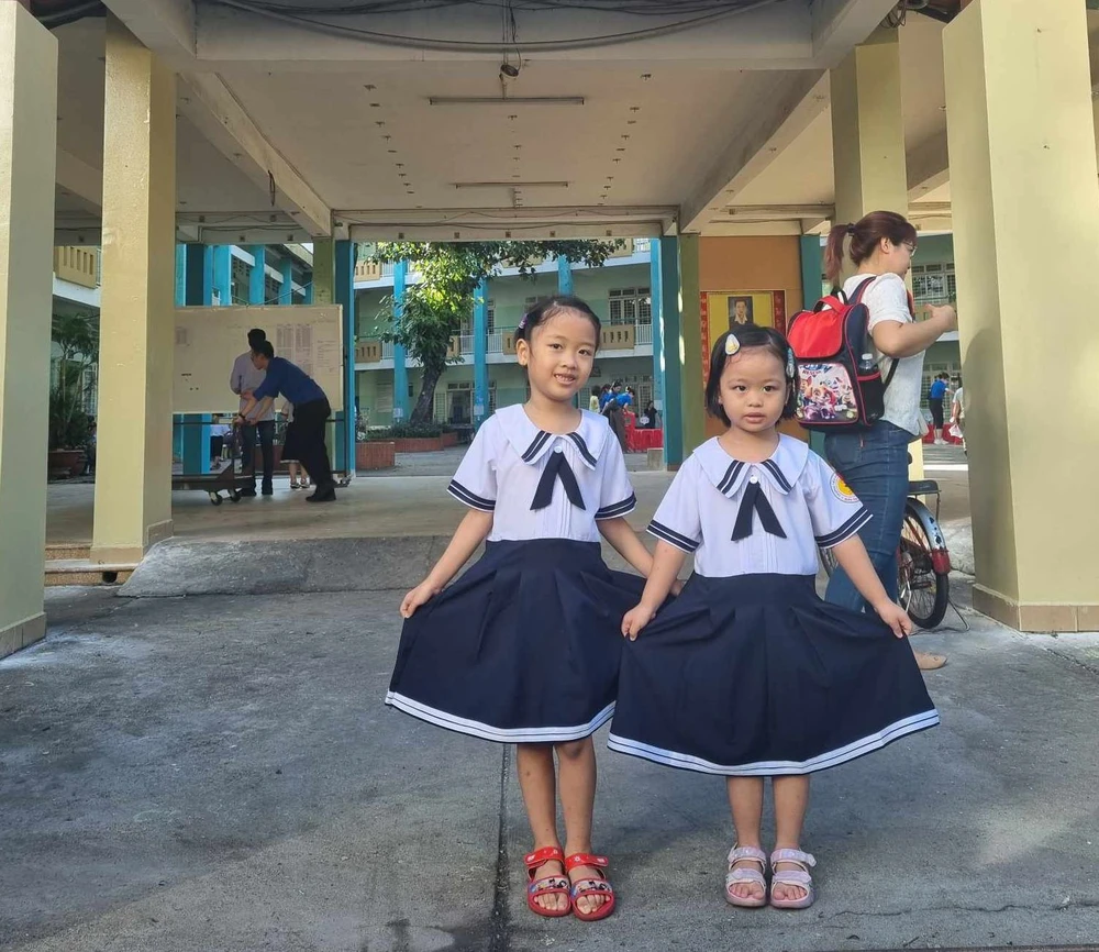 Sau ngày tựu trường, các bé lớp 1 sẽ có thêm thời gian để làm quen với lớp trước khi khai giảng năm học mới. Ảnh: NGUYỄN QUYÊN