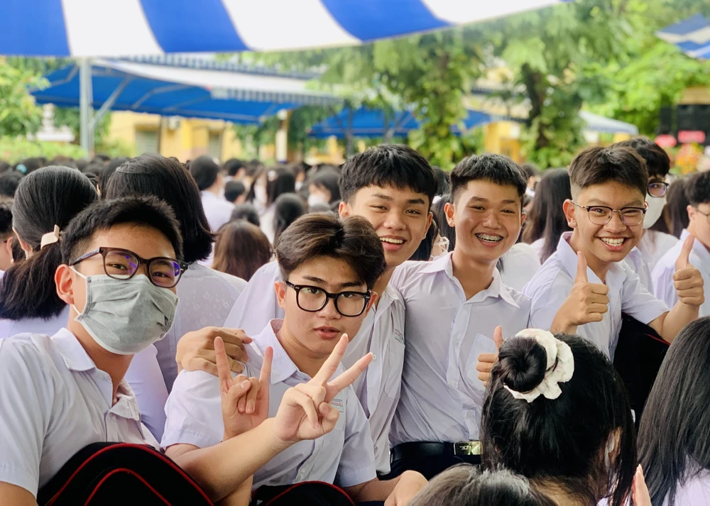 Học sinh lớp 11 trường THPT Nguyễn Thượng Hiền, TP.HCM. Ảnh: Thảo Phương